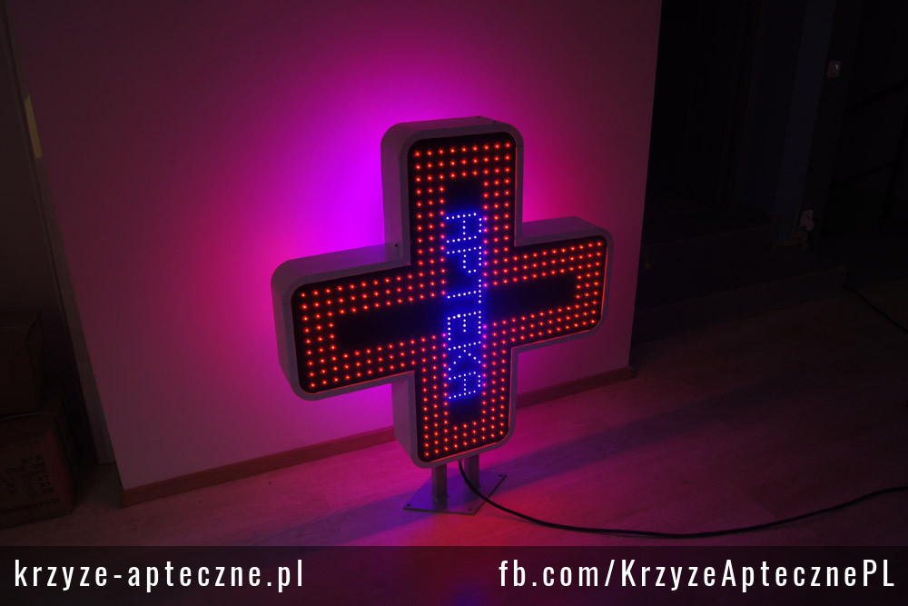 Uruchomiony krzyż LED z diodami niebieskimi i czerwonymi